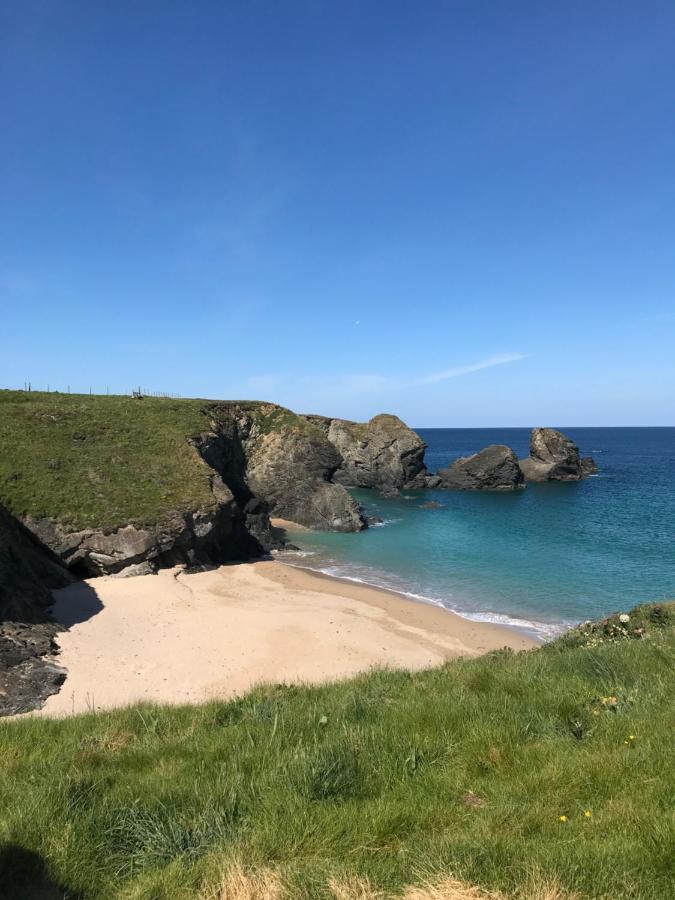 Tides Reach, Deluxe Shepherds Hut 1, 100M From The Beach Saint Merryn Exteriör bild