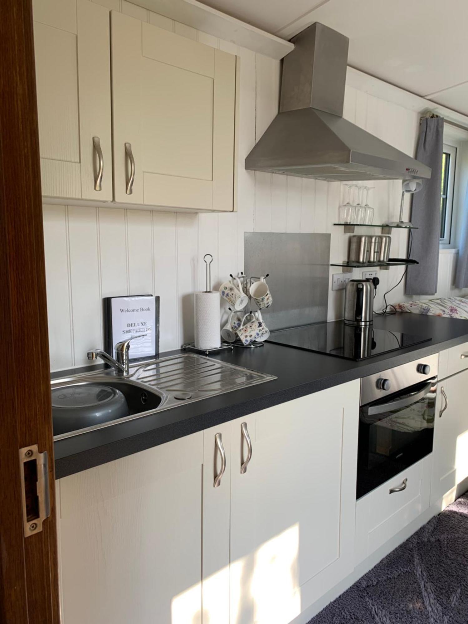 Tides Reach, Deluxe Shepherds Hut 1, 100M From The Beach Saint Merryn Exteriör bild