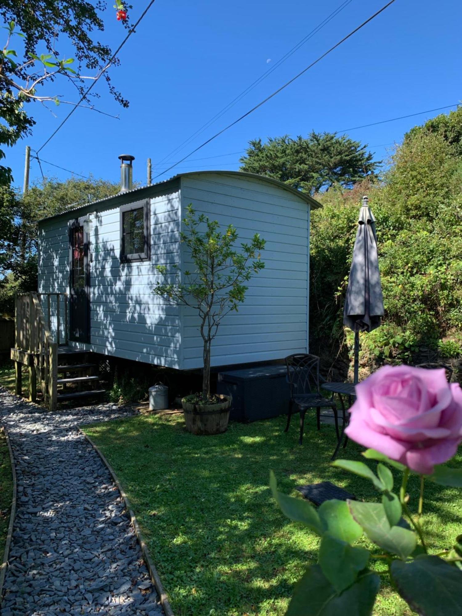 Tides Reach, Deluxe Shepherds Hut 1, 100M From The Beach Saint Merryn Exteriör bild